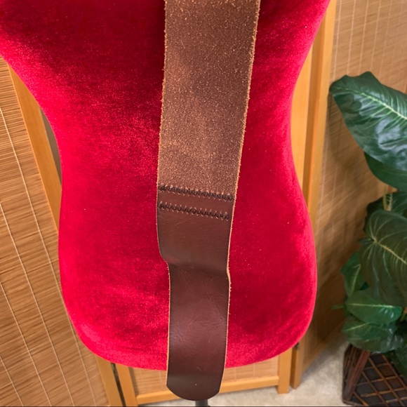 Leather Belt with Brass Tone Buckle Size M - Picture 14 of 15